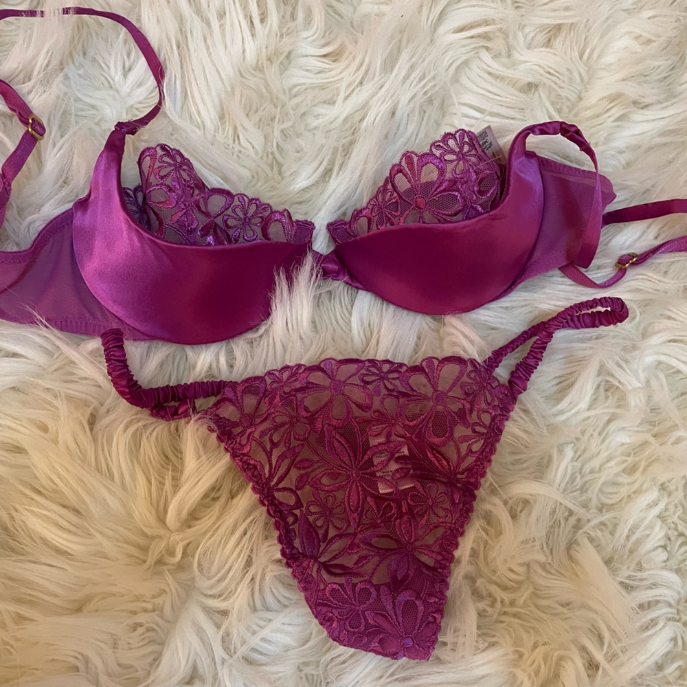 Victoria’s Secret Sexy Lingerie Set Bra 34b and Small Thong